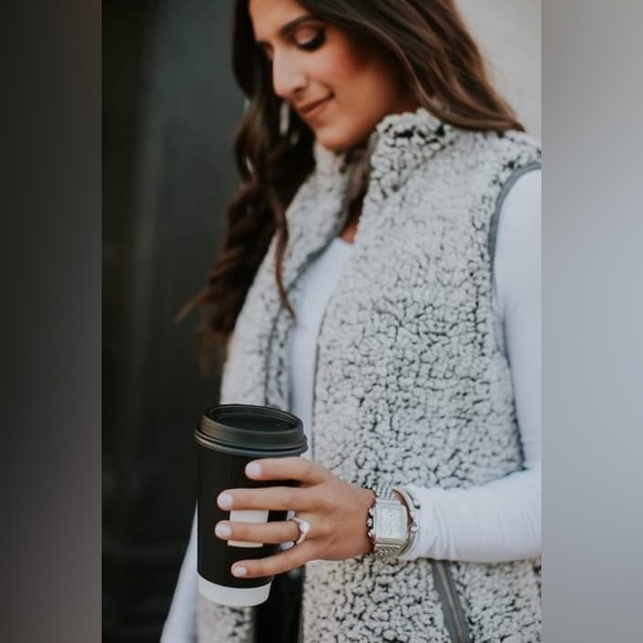 Faux fur women plush vest zip down warm jacket sleeveless
Fits true to size - Picture 8 of 8